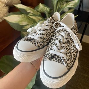 BRAND NEW Women’s Archive Print Leopard Low Converse